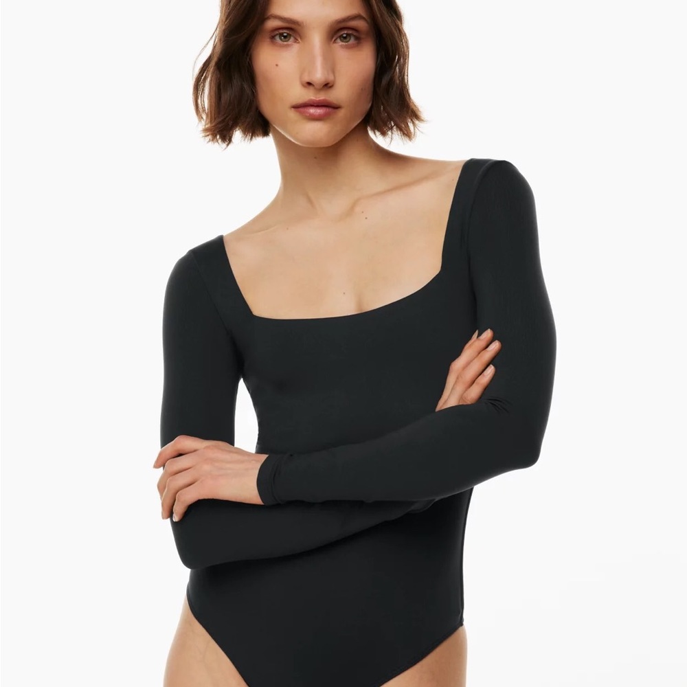 Babaton Contour Squareneck Longsleeve Bodysuit